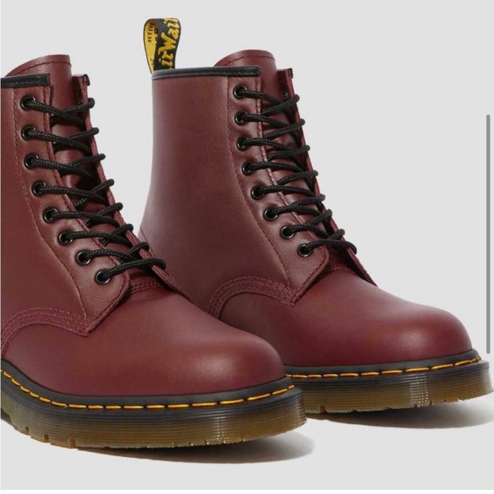 NWOT DR MARTEN’s 1460 Slip Resistant